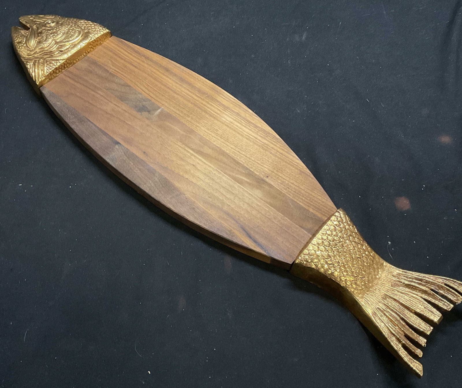 T.C. Wood Salmon Cutting Board / Platter 2ft1in (1 of 7)