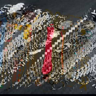 40+pcs Group Lot vintage Rosaries, necklaces &more: 40+pcs Group Lot vintage Rosaries, pearl,, shell, assets and crafts necklaces, gold and silver toned chains, brooches, pins, bracelets. Longest Arts and crafts necklace measures 22L in. Vintage jewelr