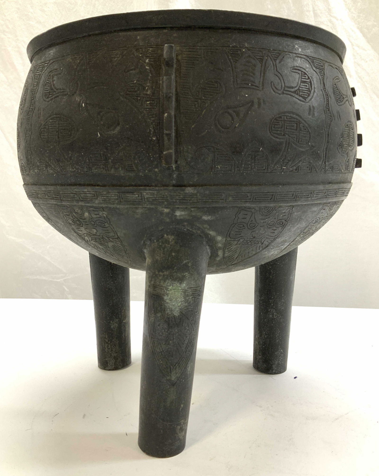 Antique Chinese BRONZE Tripod Food Vessel/ Censer (1 of 10)