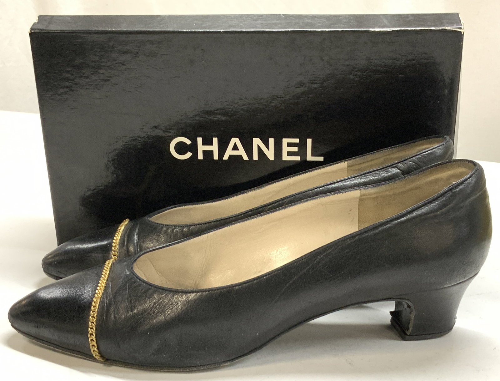 CHANEL France Black Leather Pumps, Org Box Italy (1 of 9)