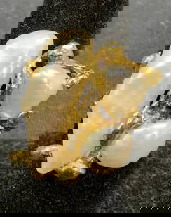 14K Gold & Baroque Pearl Sculptural Brutalist Ring: 14k gold brutalist ring with sculptural branch setting and 3 baroque pearls. Marked 14k to interior band. Ring size 6.5. Largest pearl measures approx. 7/8 x 3/8 inches. Some surface wear including sc