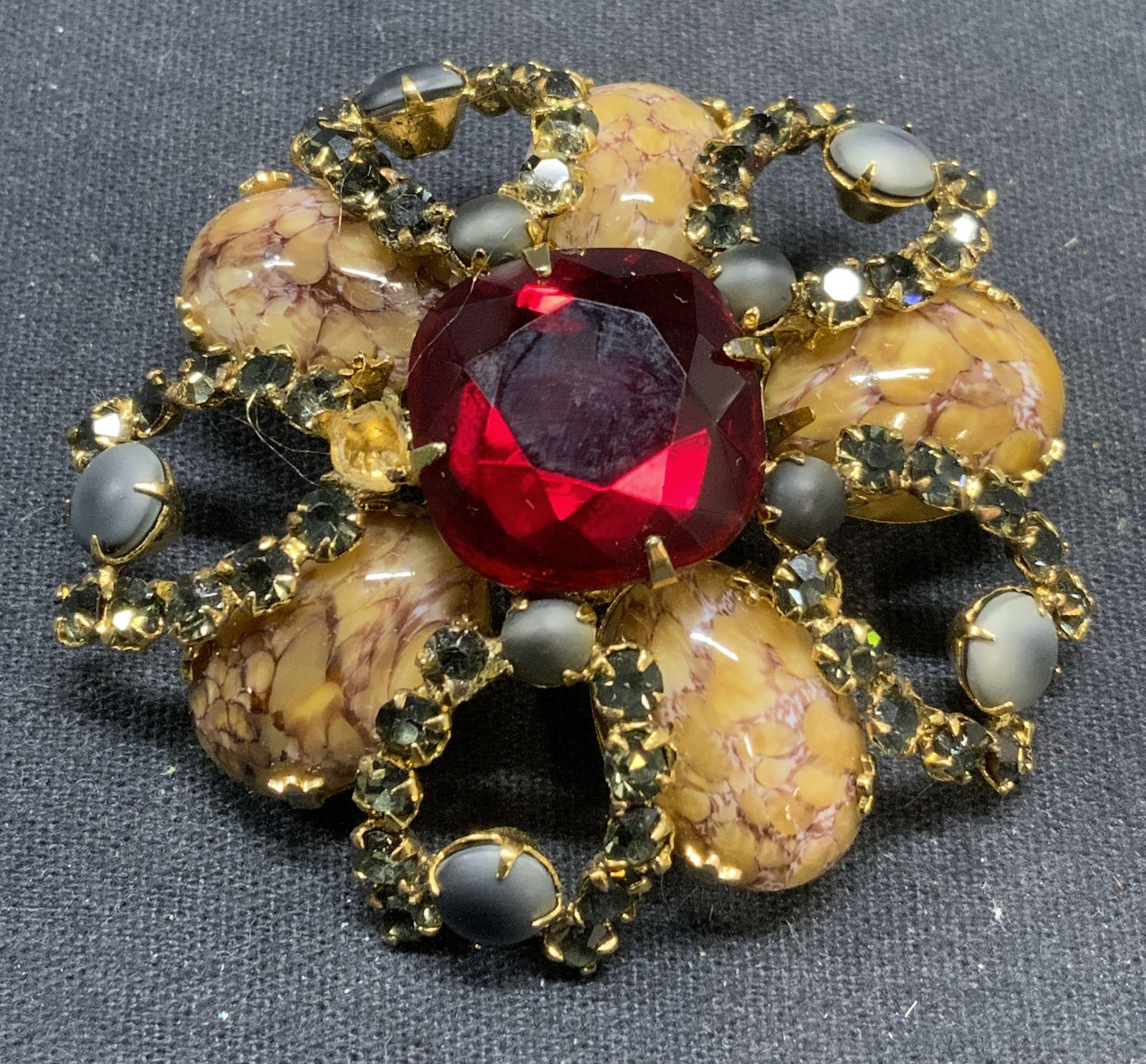 SCHREINER Gold Tn Red Crystal Flower Brooch (1 of 6)