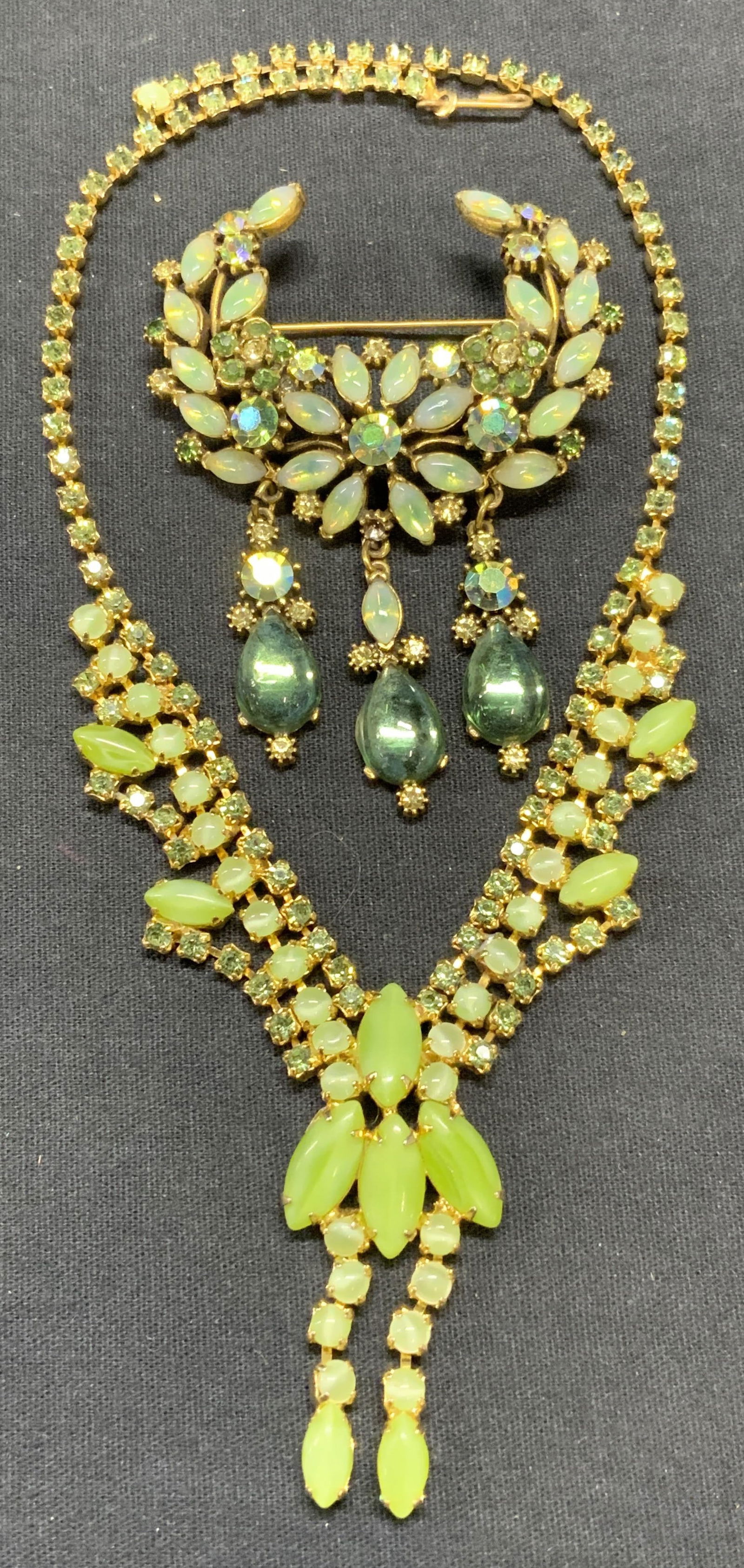 2 FLORENZA Green Crystal Floral Brooch, Necklace (1 of 9)