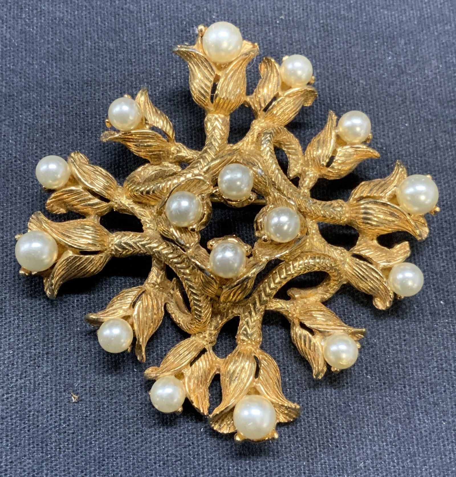 HOBE Gold Tone Faux Pearl Flower Brooch (1 of 6)