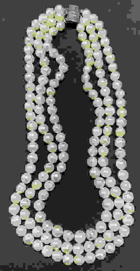 3 Strand White Pearl Necklace, 830 Carats