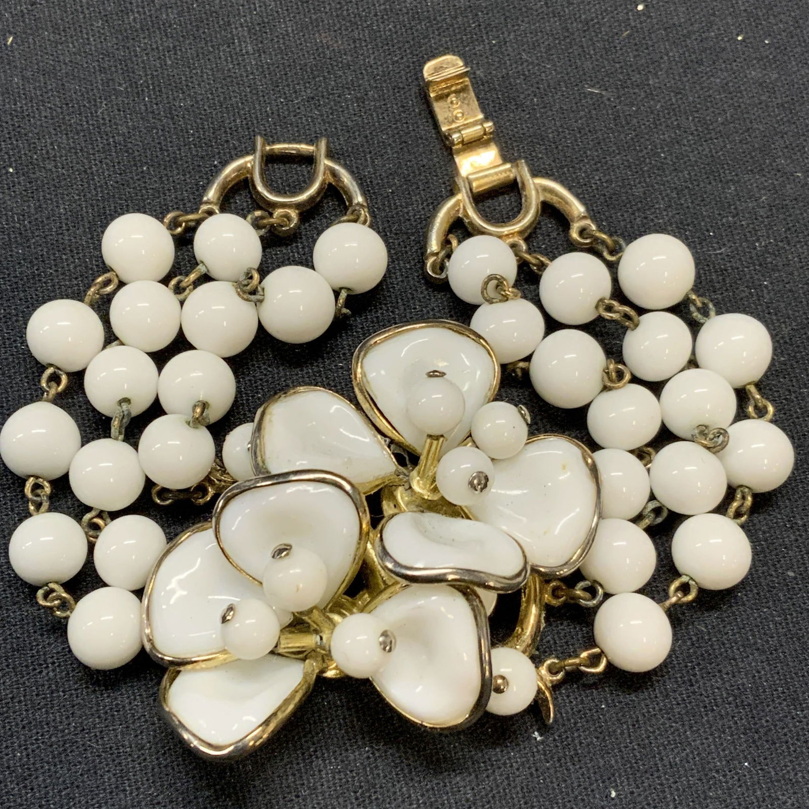 TRIFARI White Beaded Flower Bracelet (1 of 7)