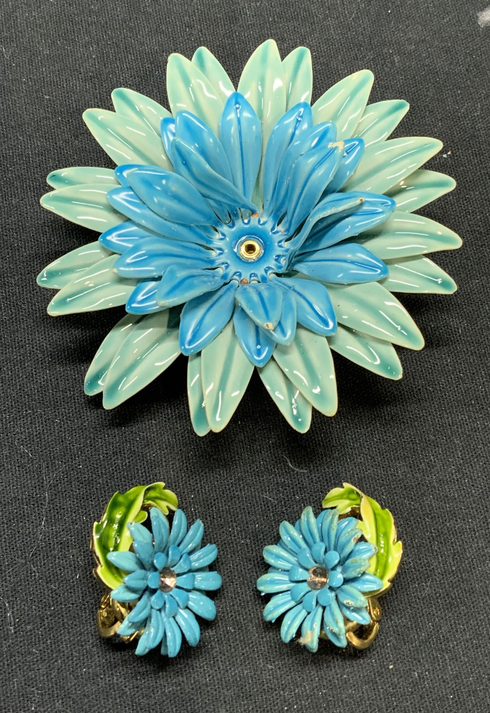 2 TRIFARI Blue Enamel Flower Earrings, Brooch (1 of 9)