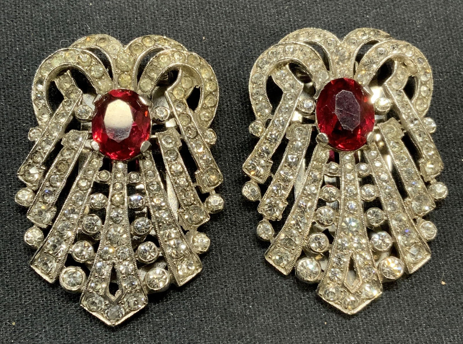 2 Trifari Matching Silver Tn Crystal Fur Clips (1 of 7)