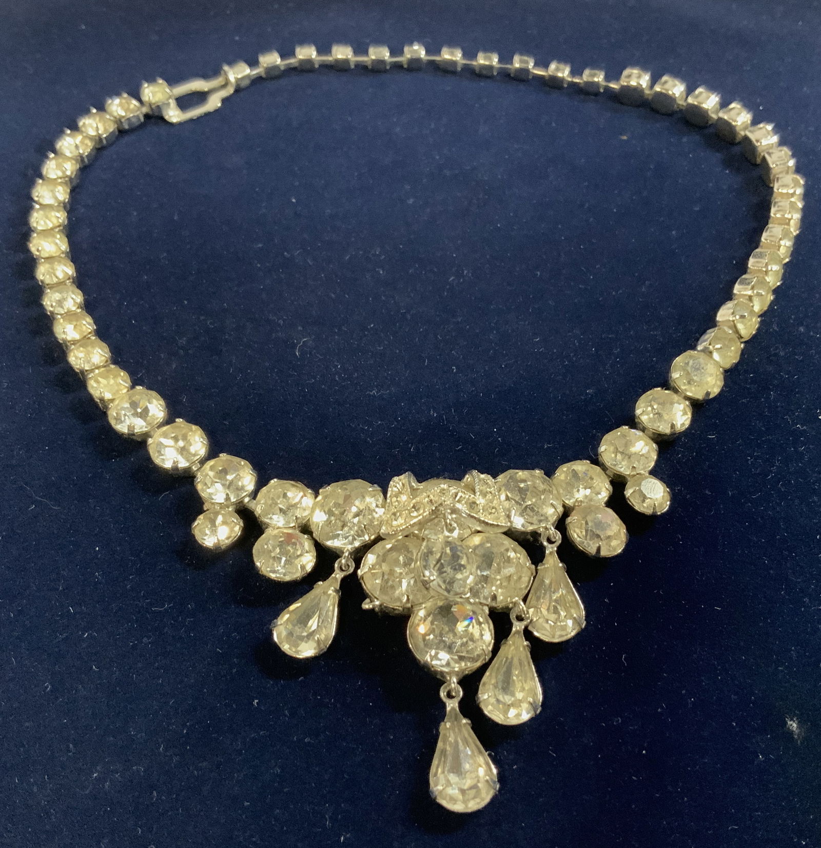 EISENBERG Crystal Deco Pendant Choker Necklace (1 of 6)