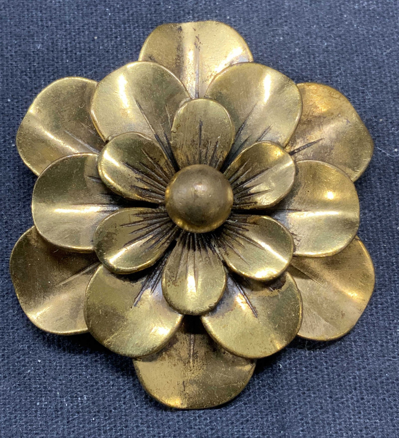 JOSEFF OF HOLLYWOOD Gold Pl Flower Brooch: Vintage JOSEFF of Hollywood gold plated flower brooch. Signed to underside. Hinge pin to underside. Measures approx. 1.75 inches diameter. Some scratching observed. Estate jewelry, costume jewelry, co