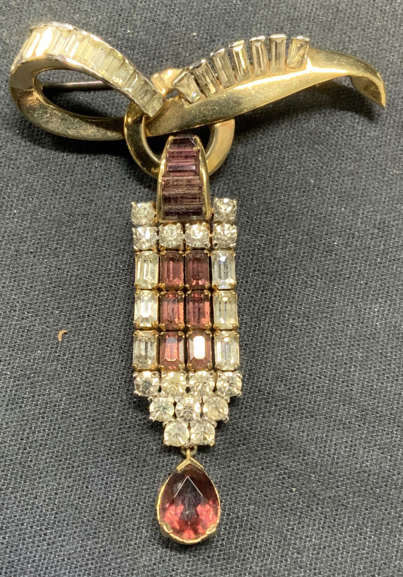 MAZER Gold Tone Pink & Colorless Crystal Brooch: Vintage Mazer gold tone brooch with pink and colorless crystal decoration. Signed to underside. Hinge pin to underside. Measures approx. 2.75 x 2 inches. Some scratching observed. Estate jewelry, cost