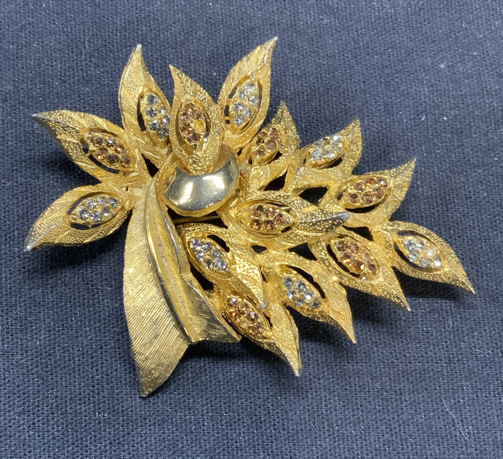 SCHAPERELLI Gold Tone Crystal Leaf Brooch (1 of 7)