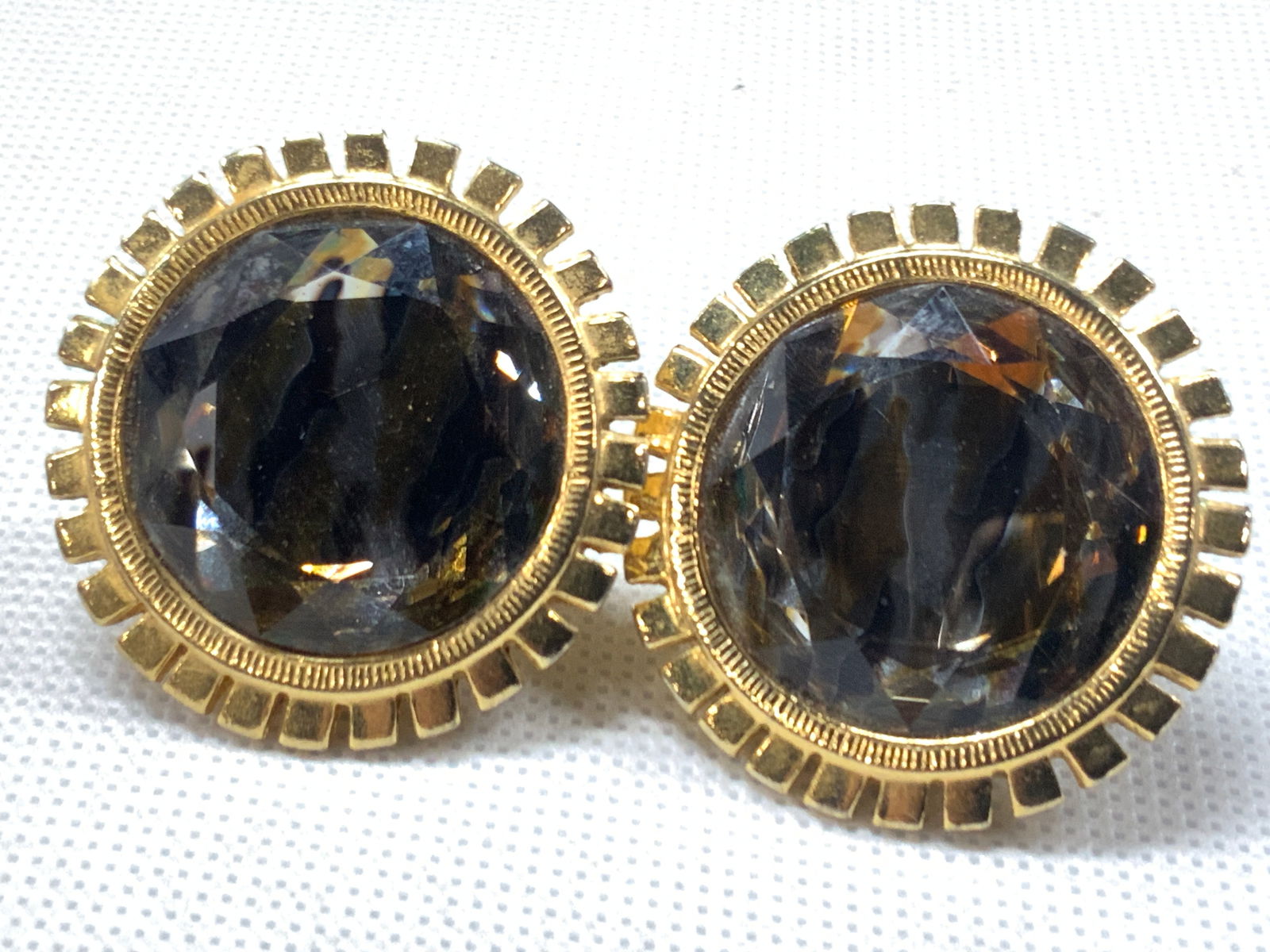Butler & Wilson Gold Tn Crystal Clip On Earrings: 1 pair of earrings. Marked on backside B&W, E2781 Gold toned clip on earrings with faceted crystal centers with animal print within the crystal. Approx 1.75 inches long Moderate wearing to metal. Butl