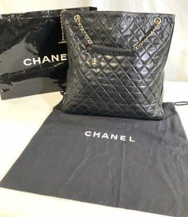 CHANEL Quilted LAMBSKIN Vtg Tote Bag, Italy: Vintage CHANEL BLACK QUILTED LAMBSKIN LEATHER tote bag with gold tone chain and leather shoulder handles. Vintage c. late 1970s - 1980. Made in Italy and marked on the bag. Signed CHANEL on interior o