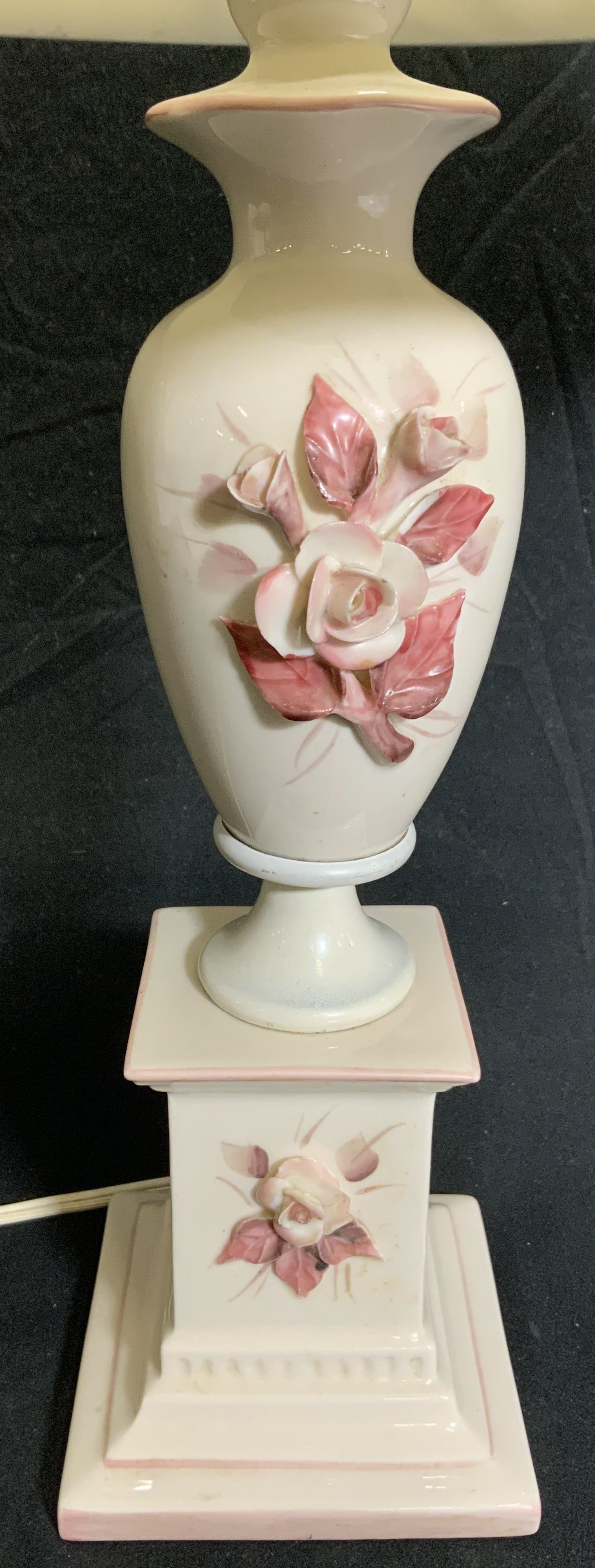 Vtg Porcelain Lamp W Floral Detail & Shade (1 of 9)