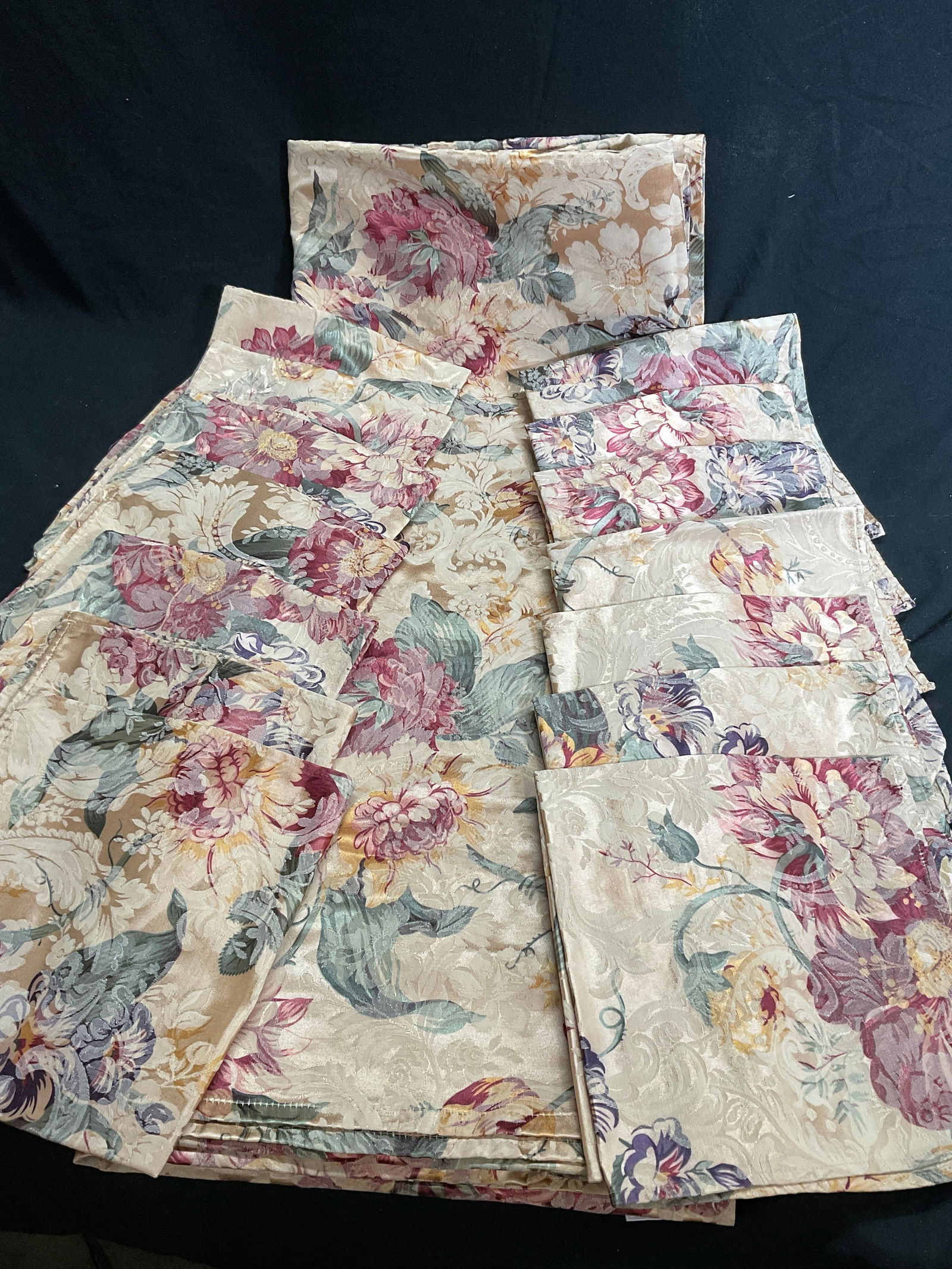 WATERFORD Cotton Tablecloth and Napkins. 15 PCs (1 of 6)