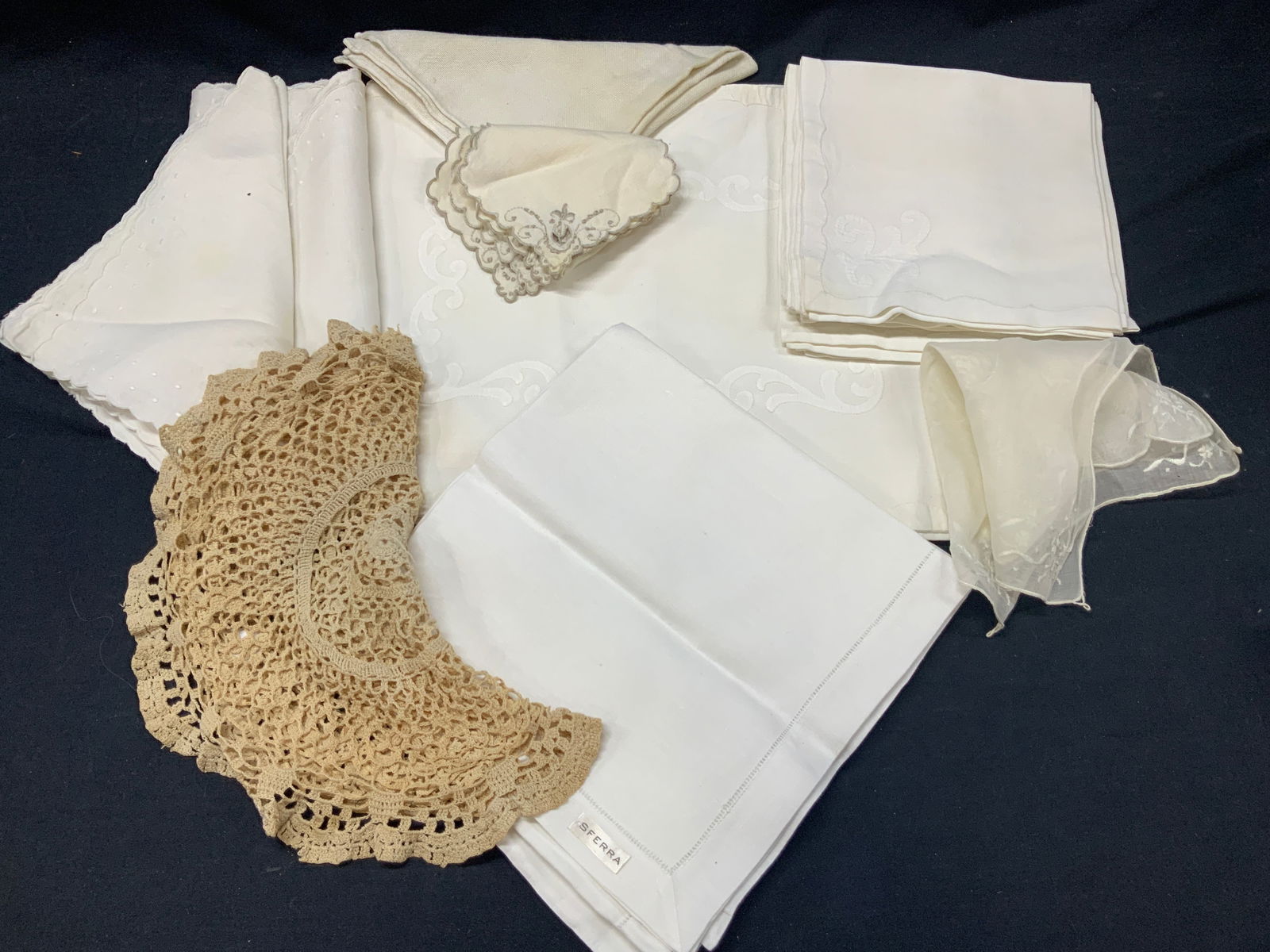 Lot 20 Assorted Table Linens & Doilies (1 of 15)