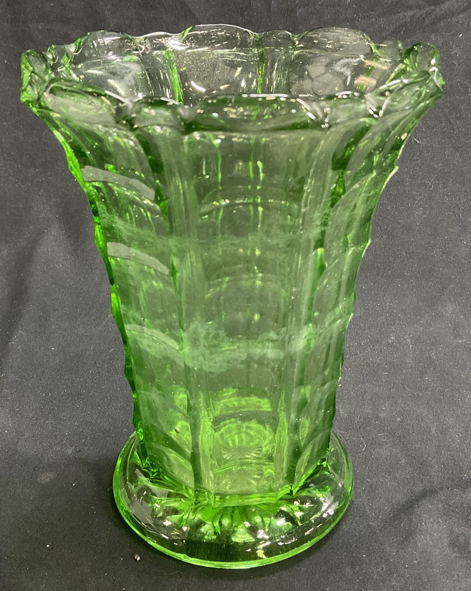 Art Deco Green Depression Pressed Glass Vase (1 of 6)