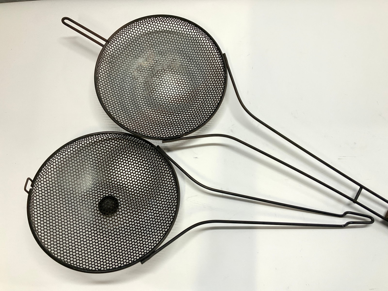 Vintage Iron Fireplace Cookware: Vintage iron made fireplace cookware with granulated dome and wooden handle and iron posts. Approx 31,25 inches long and dome is approx 9.25 inches wide Evident wearing to iron posts and to dome and r
