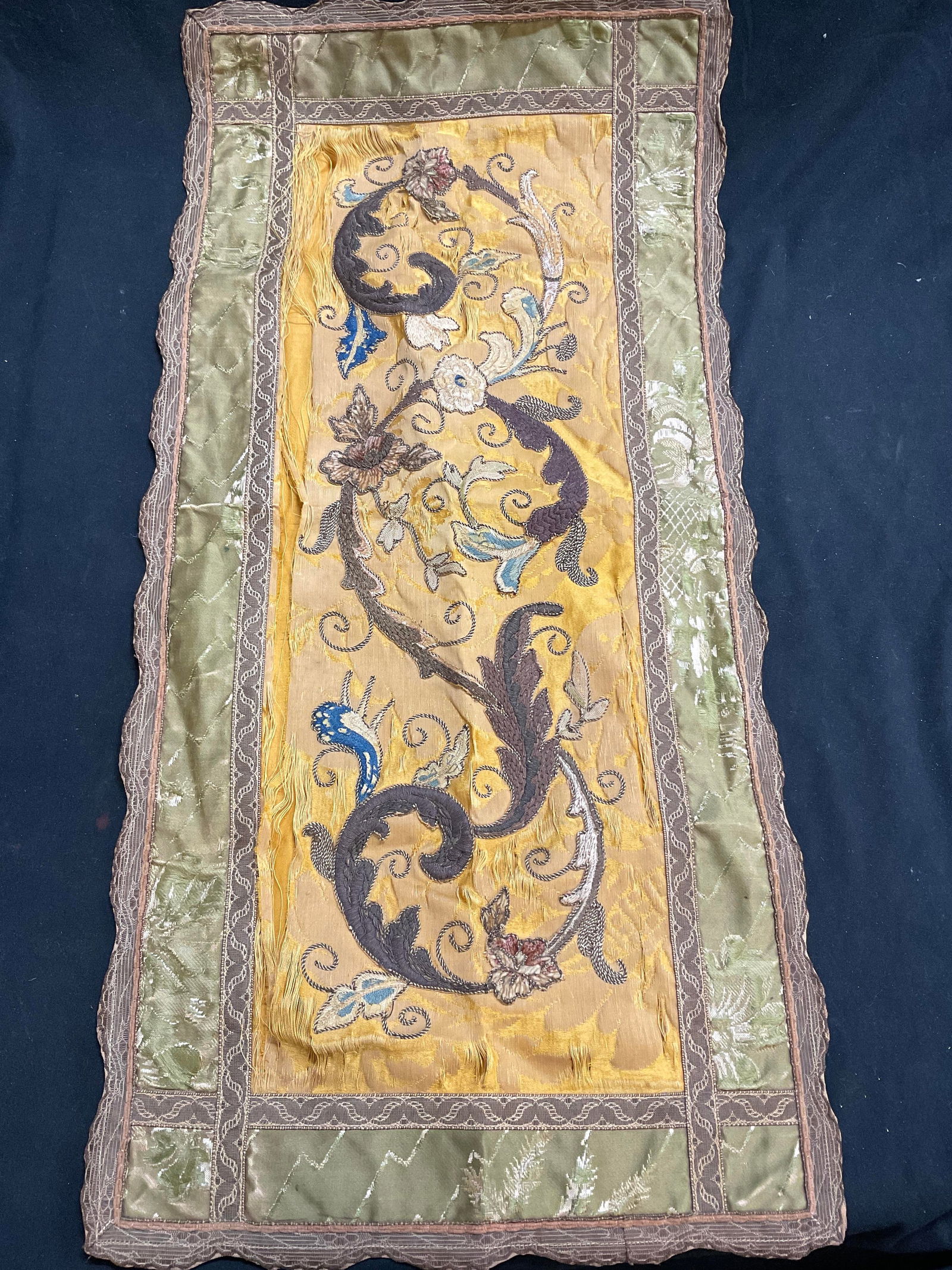 Vtg Silk Acanthus Leaf Scroll Design Table Runner (1 of 7)