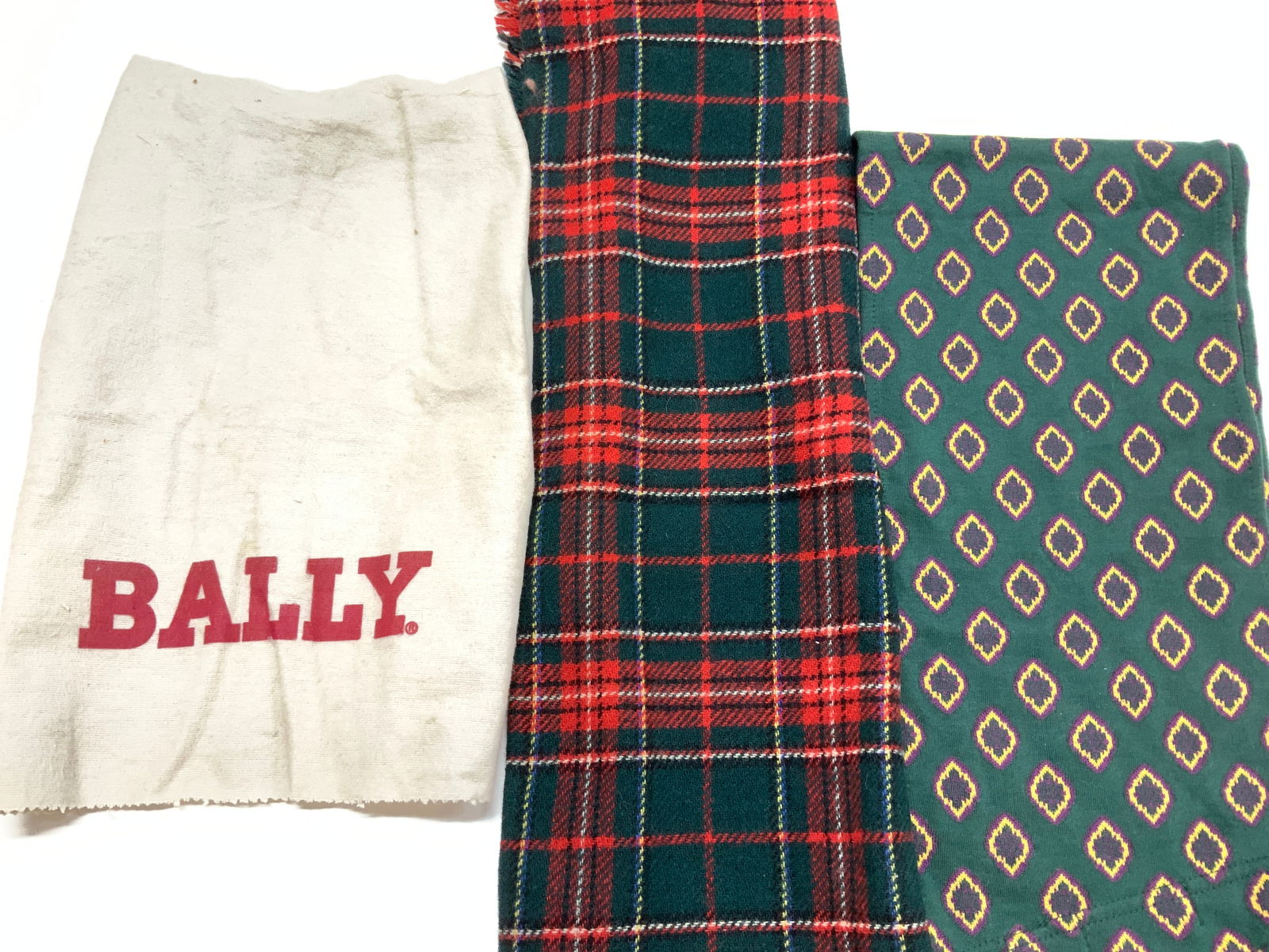 3 Textiles, Bally Polisher & Jeanne Pierre Scarf (1 of 7)