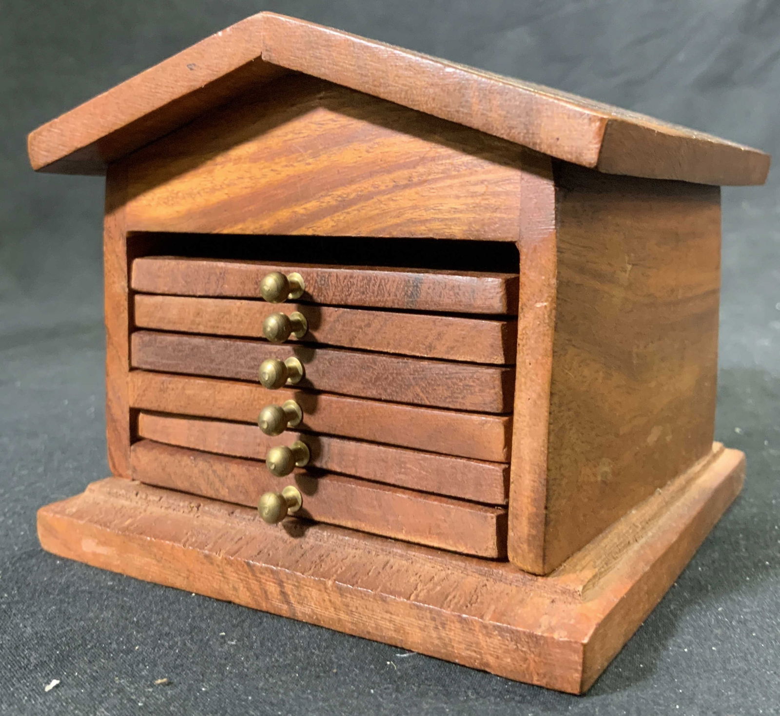 Set 6 Wooden Coasters W House Case (1 of 10)