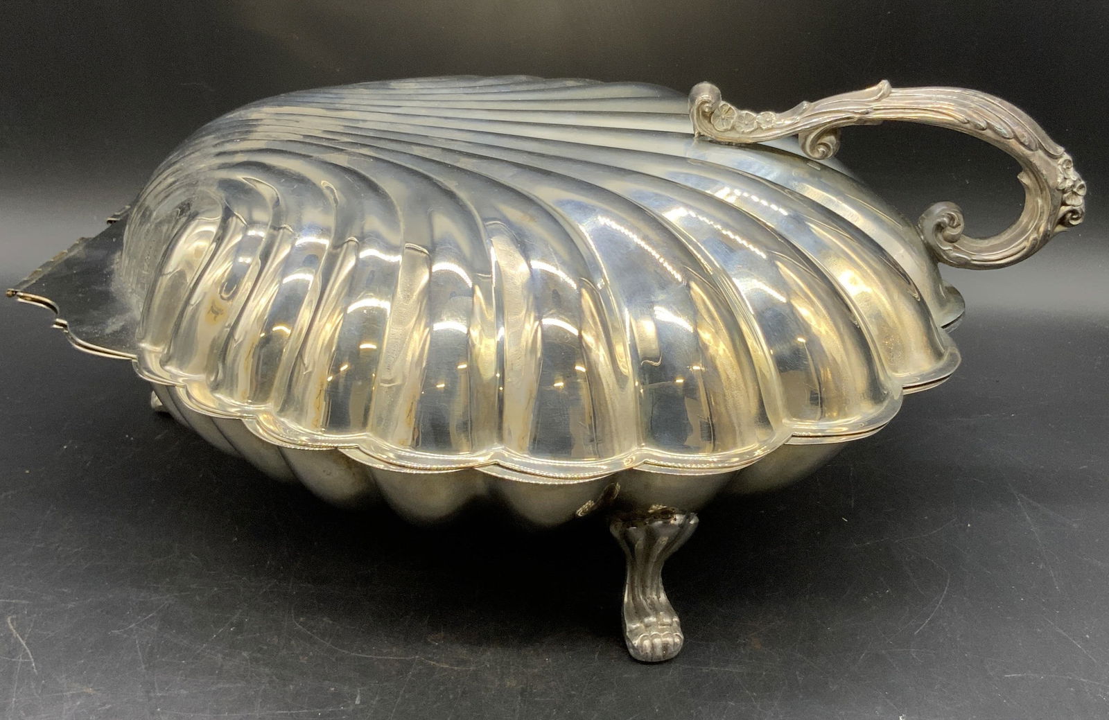 THE SHEFFIELD SILVER CO. Clamshell Serving Dish (1 of 14)
