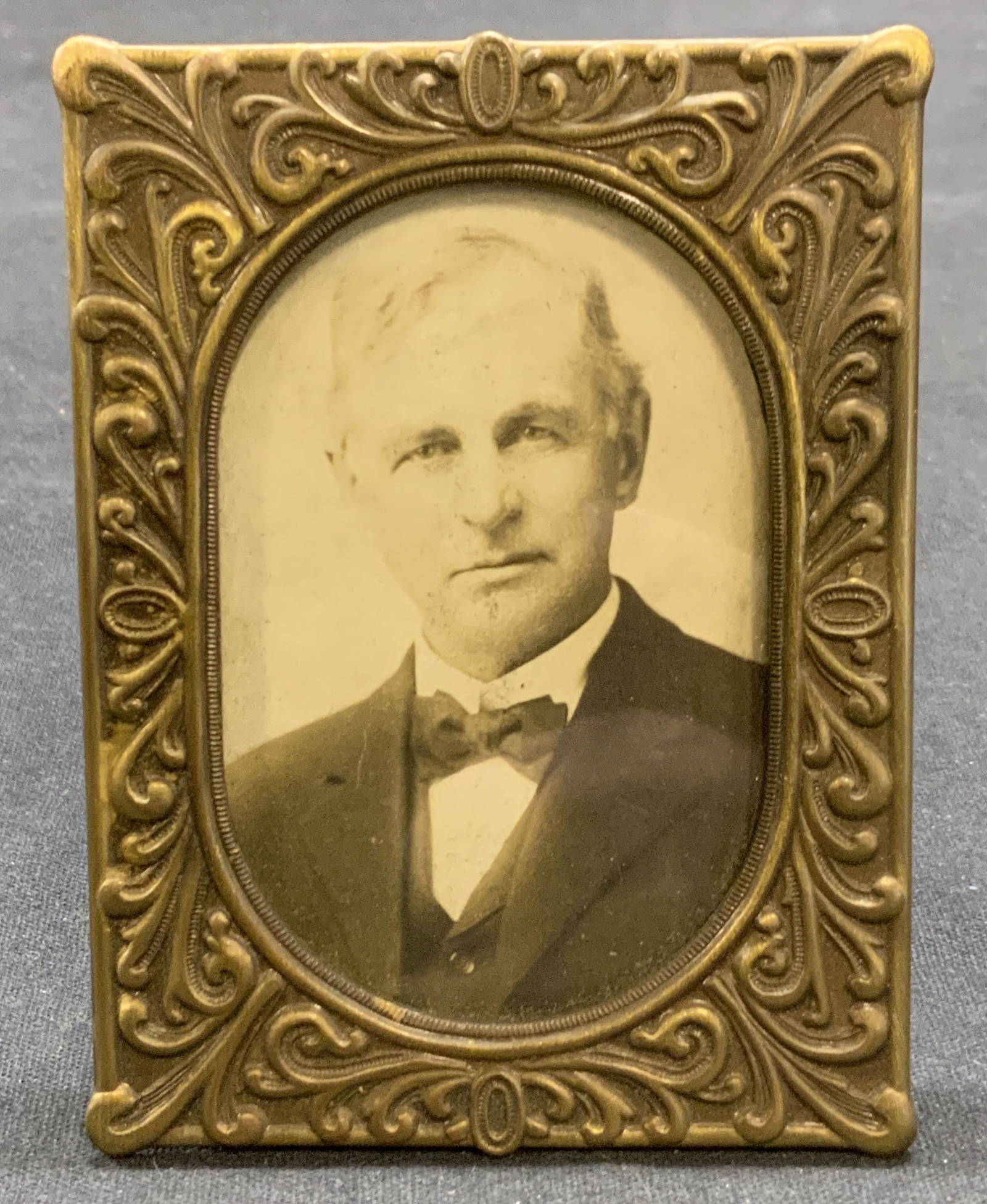 Vintage Gilt Metal Scroll Picture Frame Auction