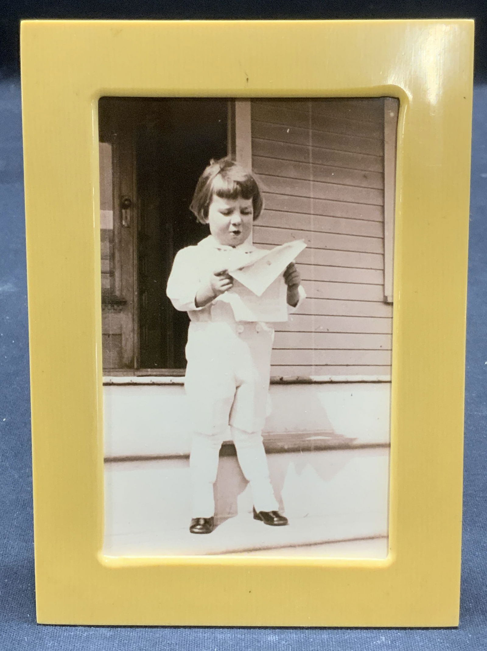Vintage Yellow Bakelite Picture Frame (1 of 7)