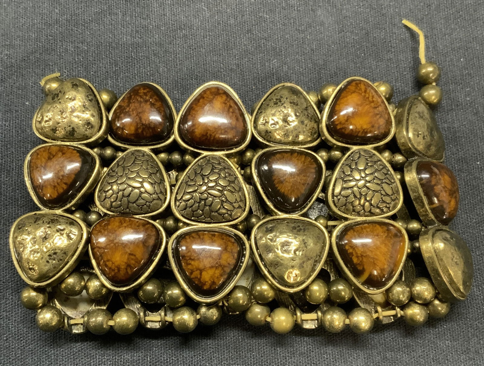 Vintage Gold Tone Tigers Eye Cabochon Bracelet (1 of 7)