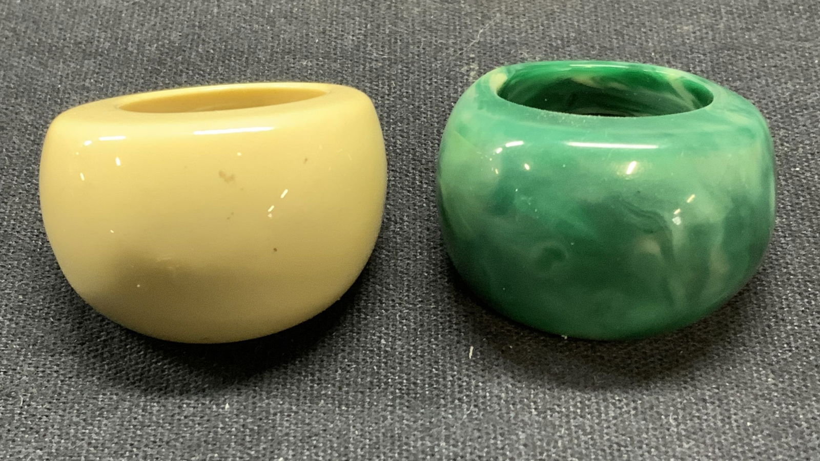 Lot 2 Cream & Green Marbled Lucite Chunky Rings (1 of 9)