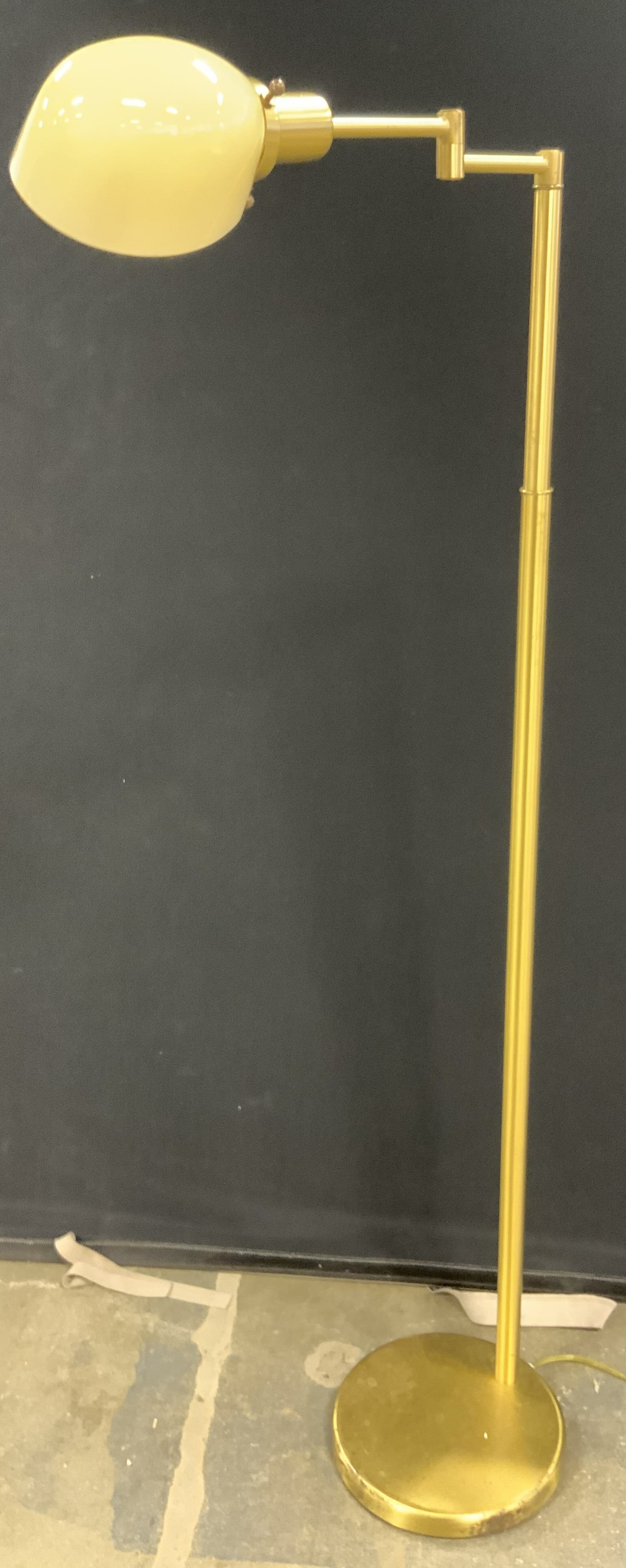 WALTER NESSEN Vintage Adjustable Brass Floor Lamp (1 of 14)