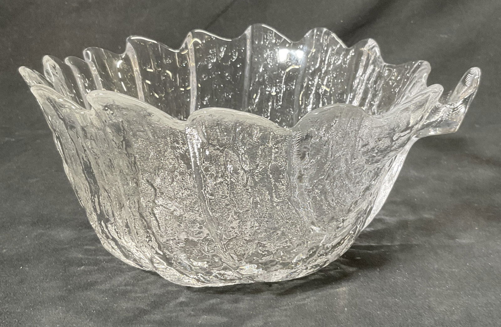 Vintage Leaf-shaped Clear Crystal Bowl (1 of 7)