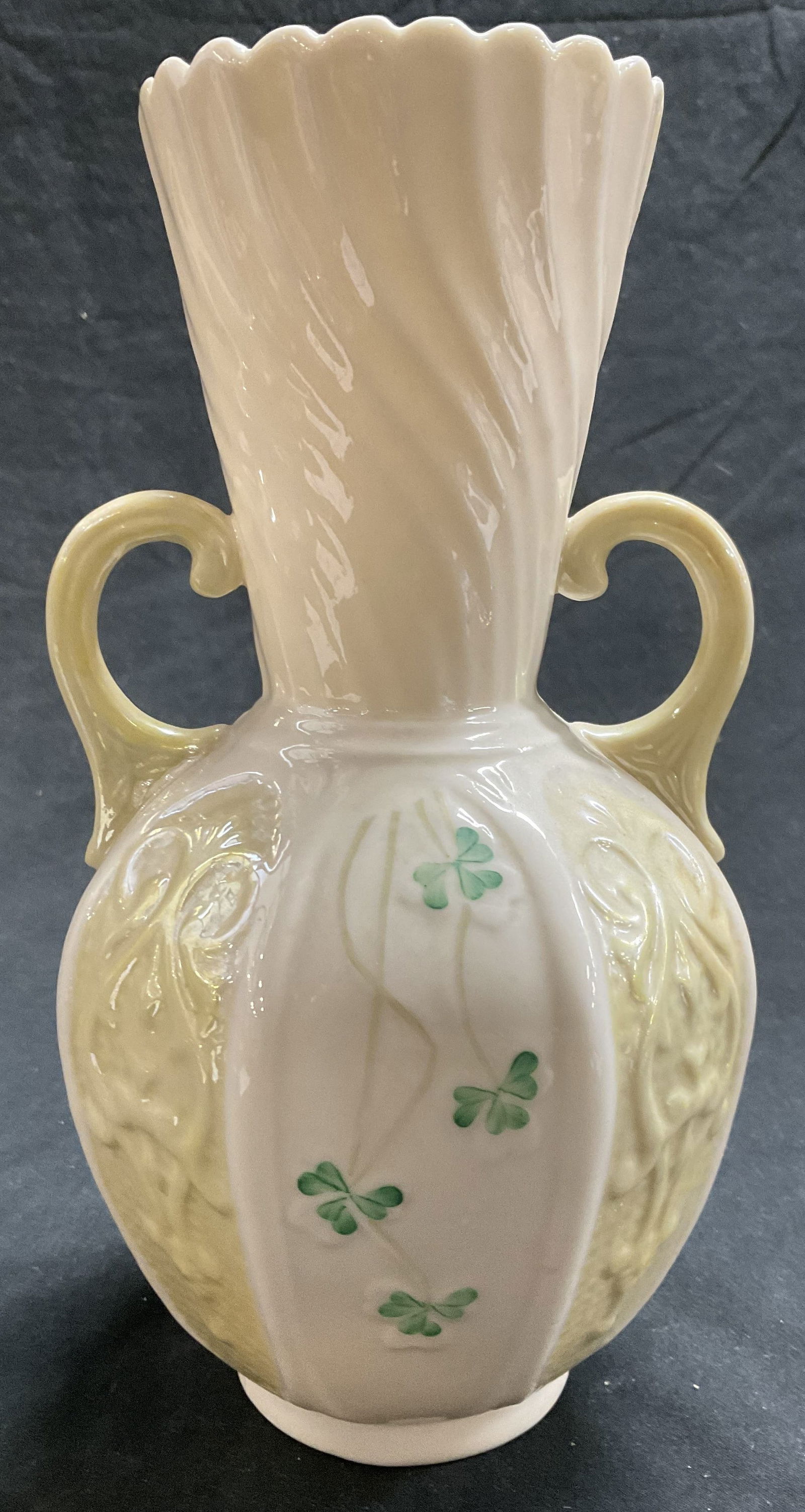 Vtg BELLEEK IRELAND Porcelain Urn Vase, Ireland (1 of 8)