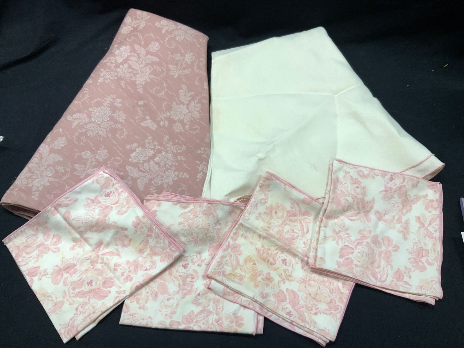 Lot 10 Vintage Floral Applique Table Linens (1 of 12)