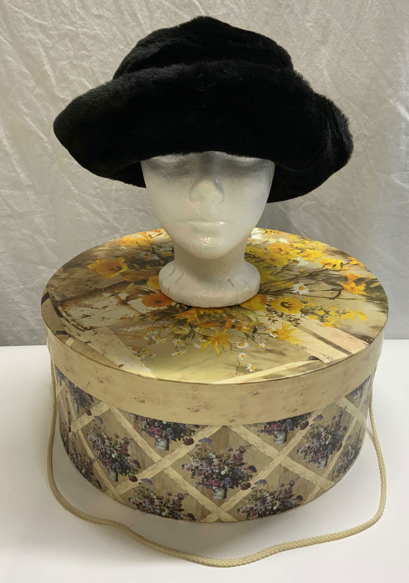 Black Faux Fur Hat & Hat Box (1 of 7)