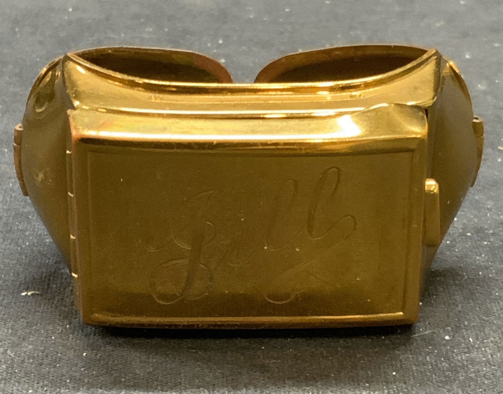 Vintage Brass Bracelet Compact (1 of 7)