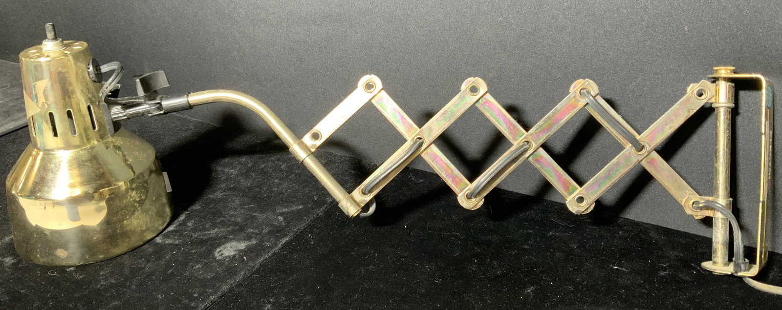 Vintage Extendible Wall Sconce 20.5in: Extendible wall sconce. Measures approx 20.5 inches long. Wear is consistent with age and use. Functionality has not been tested. Lamps, lighting, swing arm lamps, decorative lamps, home decor, home l