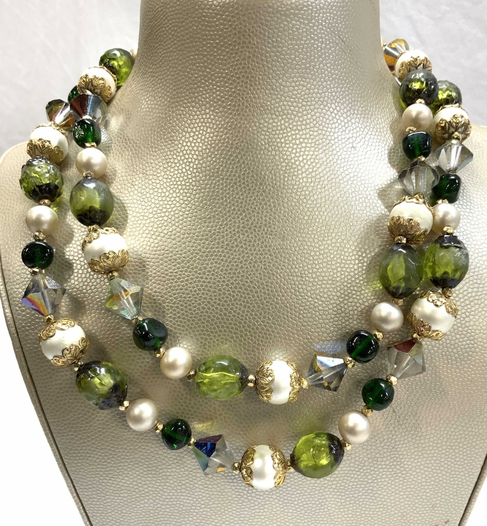 Vendome Green Bead and Faux Pearl Necklace (1 of 6)