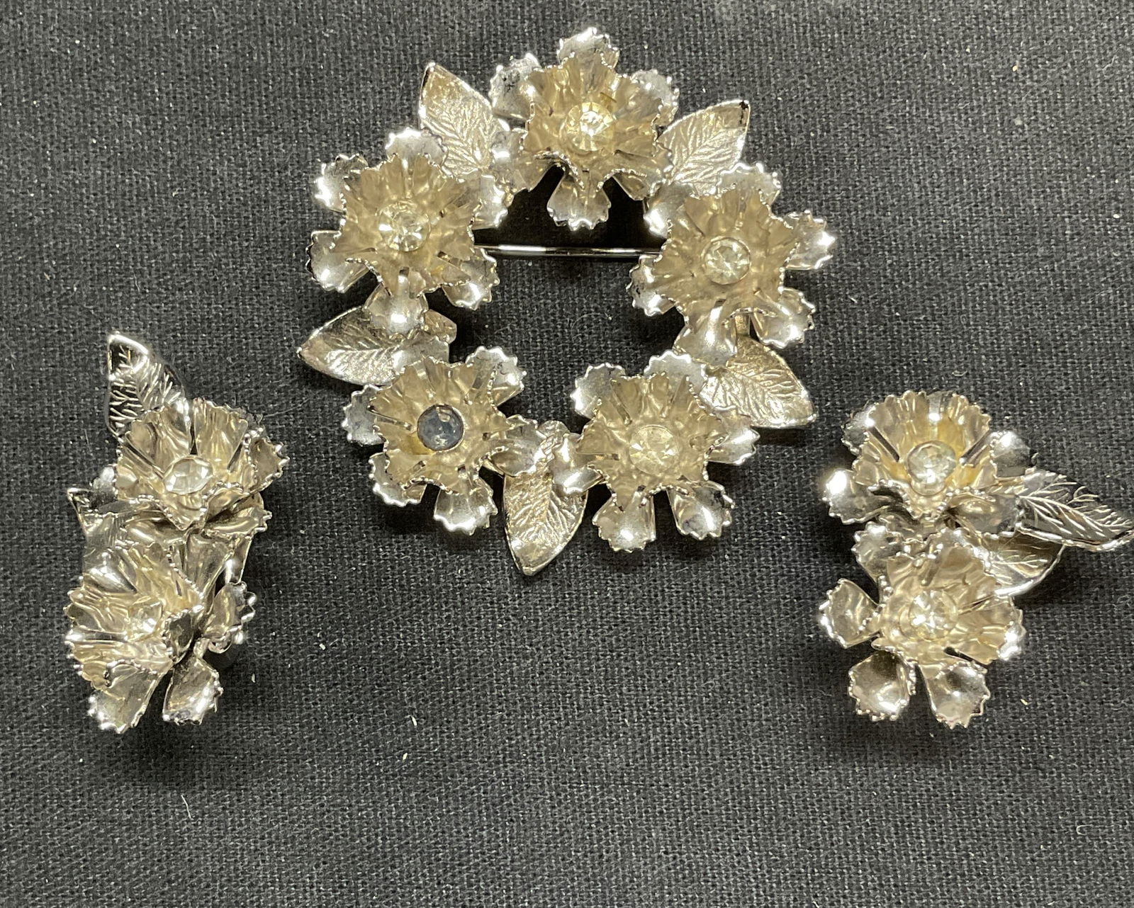 2 Vintage Coro Silver Tn Flower Earrings & Brooch (1 of 7)