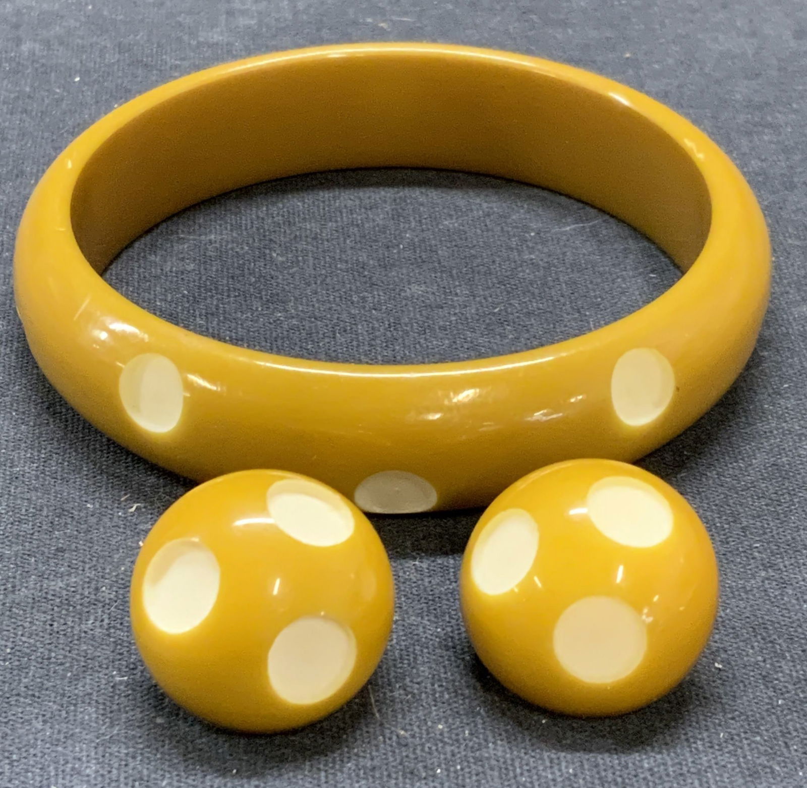 2 Matching Chartreuse Bangle & Earrings Set (1 of 7)