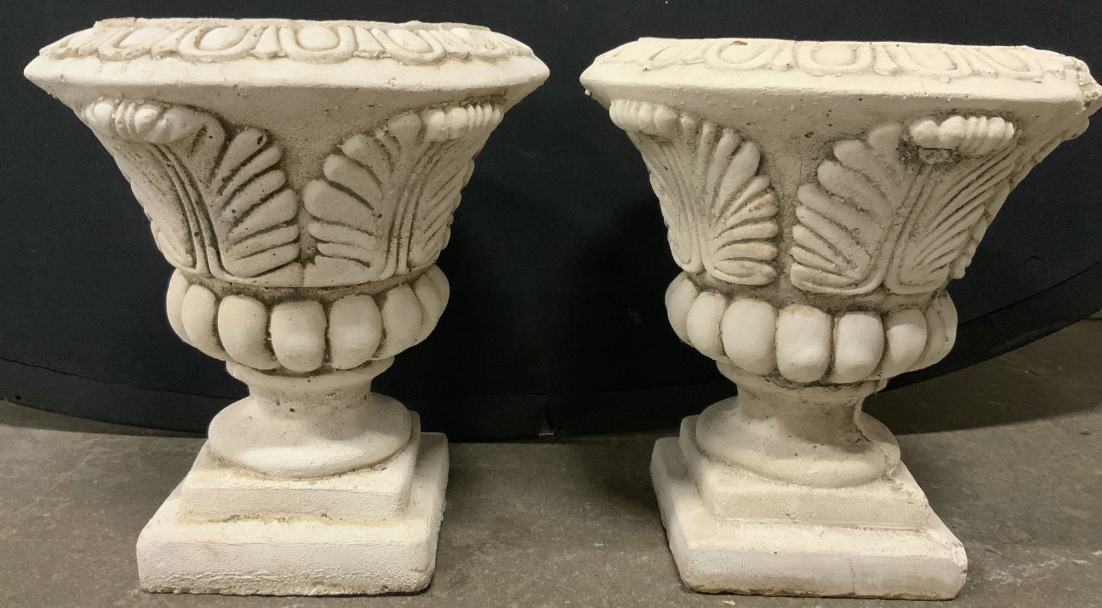 Pair Melmar Stone Cotswold Headon Urn (1 of 7)