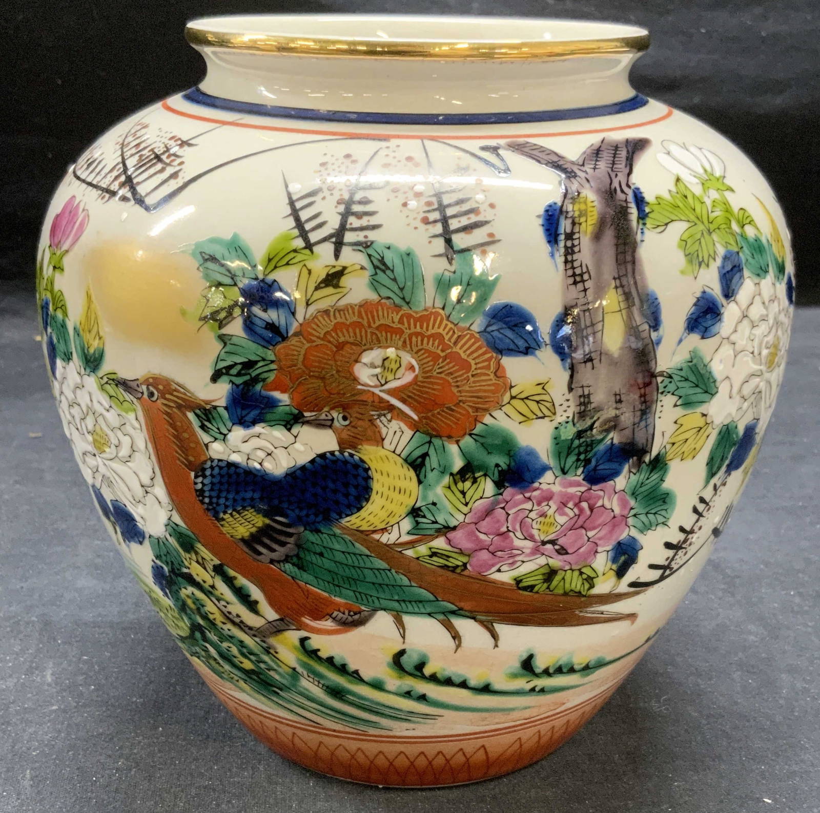 Vintage Kutani Porcelain Bird Vase, Japan Auction