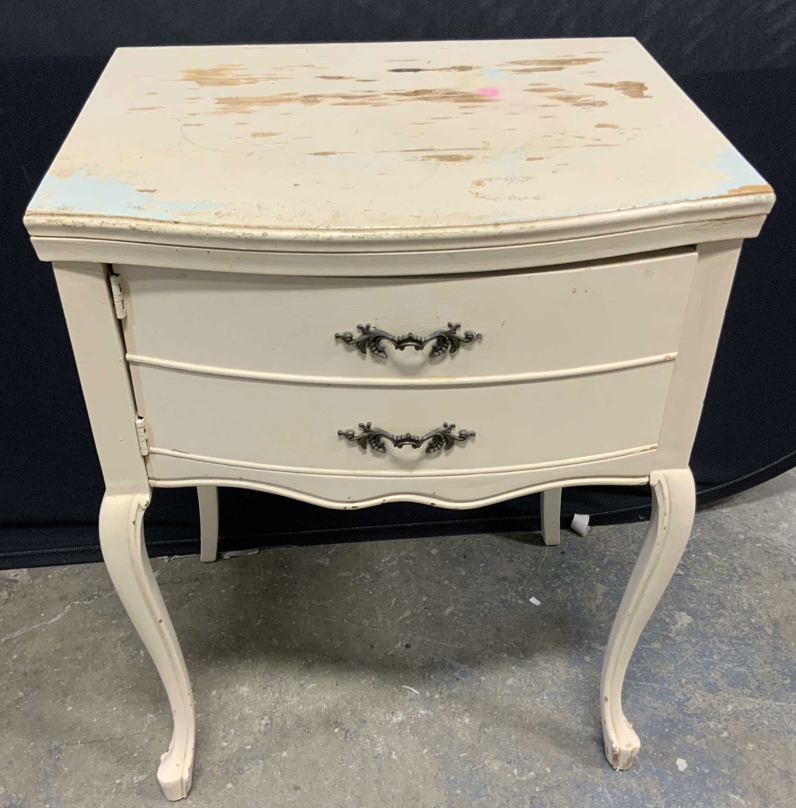 NECCHI Vintage Sewing Table W/ Accessories (1 of 16)