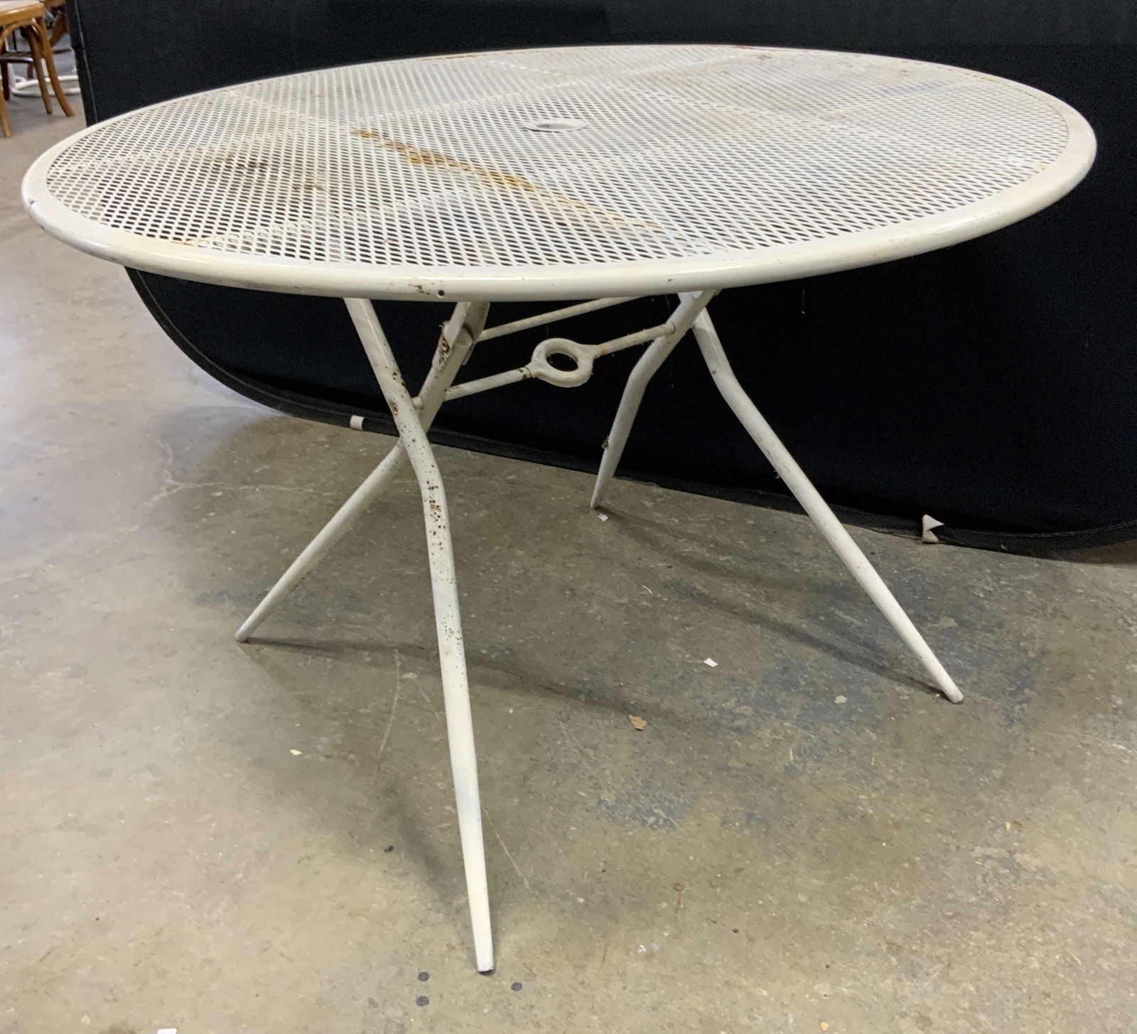 Vtg MCM Salterini Style Perforated Metal Outdoor Table (1 of 10)