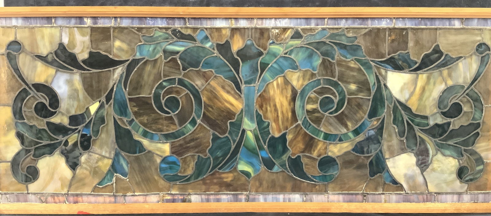Stained Glass Light Up Wall Panel 4ft2in (1 of 14)