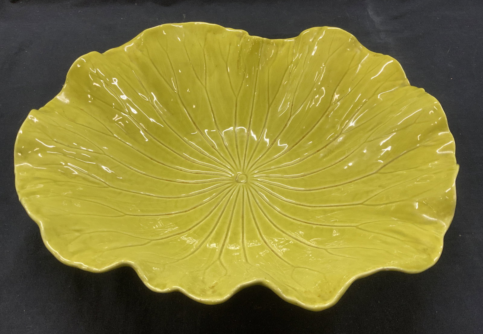 Porcelain Centerpiece Chartreuse Cabbage Bowl 15in (1 of 7)