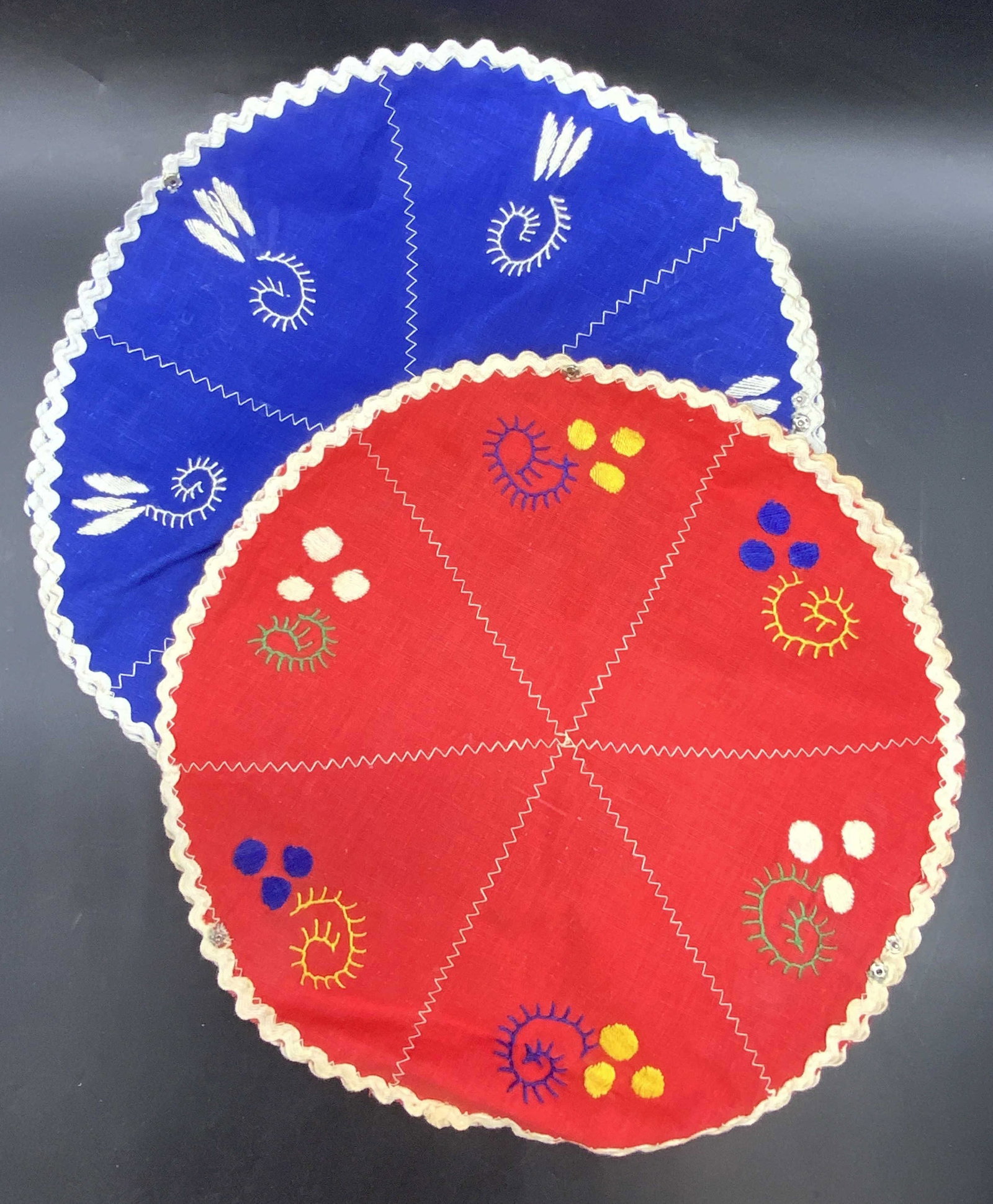 2 Vintage Round Embroidered Fabric Bread Warmers (1 of 9)