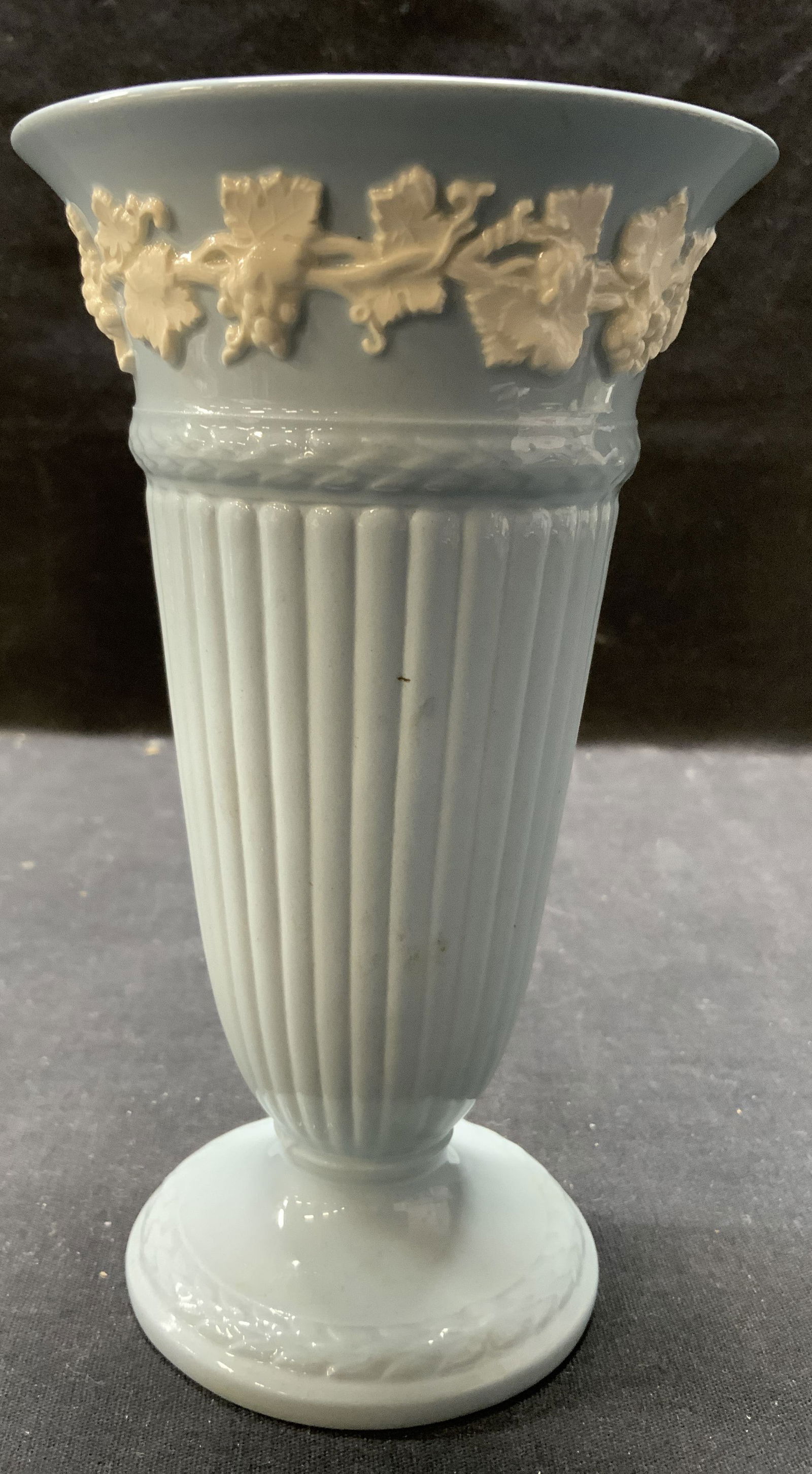 ETRURIA & BARLASTON WEDGWOOD Embossed Vessel (1 of 6)