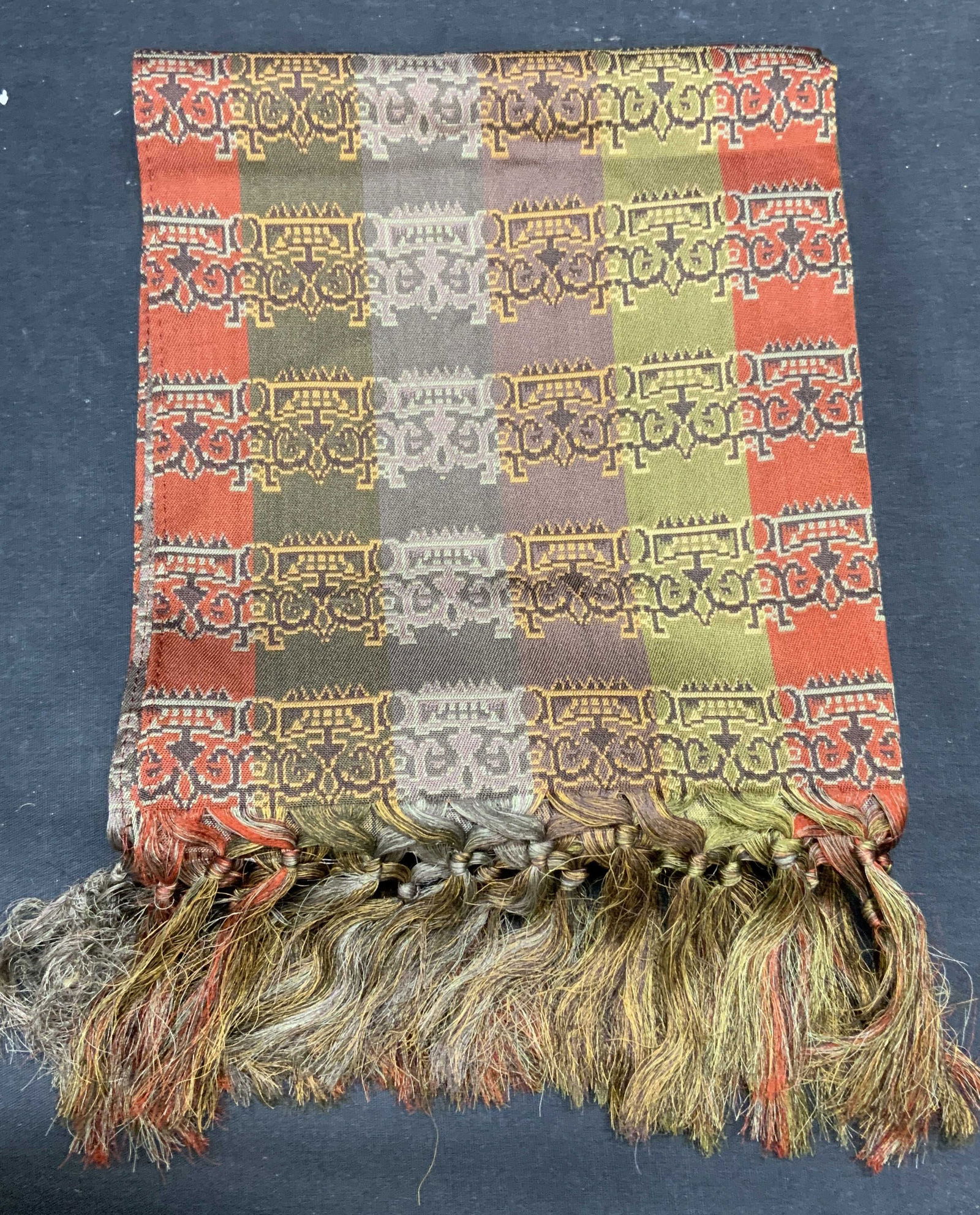 Tatsumura Green & Red Silk Tassel Scarf 3ft1in (1 of 7)